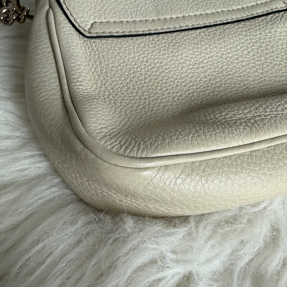 GUCCI SMALL SOHO FLAP BAG, WHITE - Picture 10 of 16